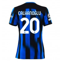 Camisa de Futebol Inter Milan Hakan Calhanoglu #20 Equipamento Principal Mulheres 2023-24 Manga Curta